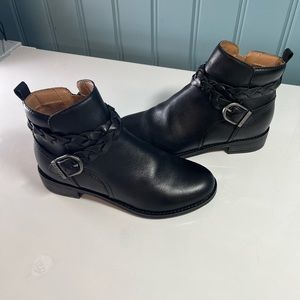 Size 7 Earth Booties.  New and unworn!
